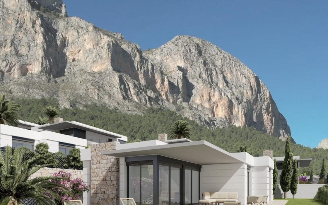 Вилла в Полопе 124 кв.м с террасой у моря 2025 года