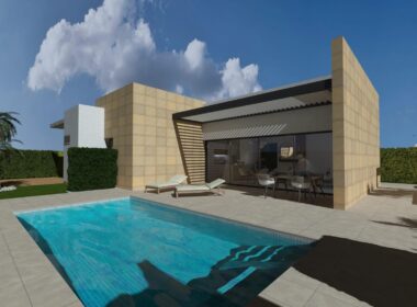 Дом в Полопе 101 кв.м с бассейном и расстоянием до моря 9 км