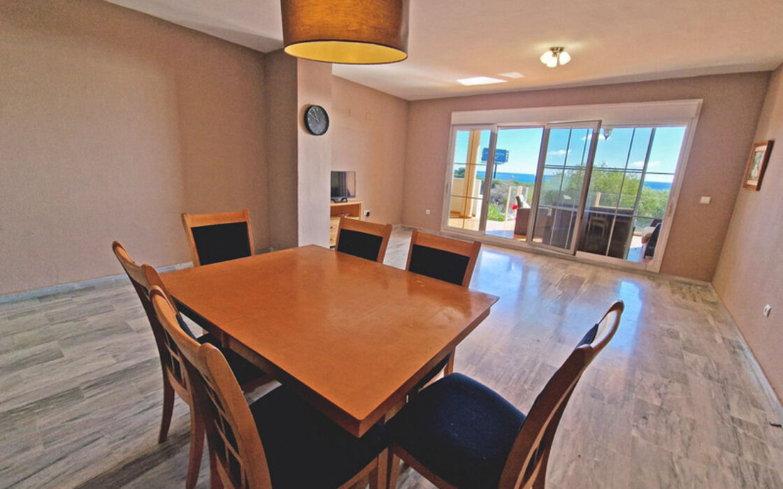 Квартира с террасой у моря в Марбелье, 154 кв.м, 3 спальни