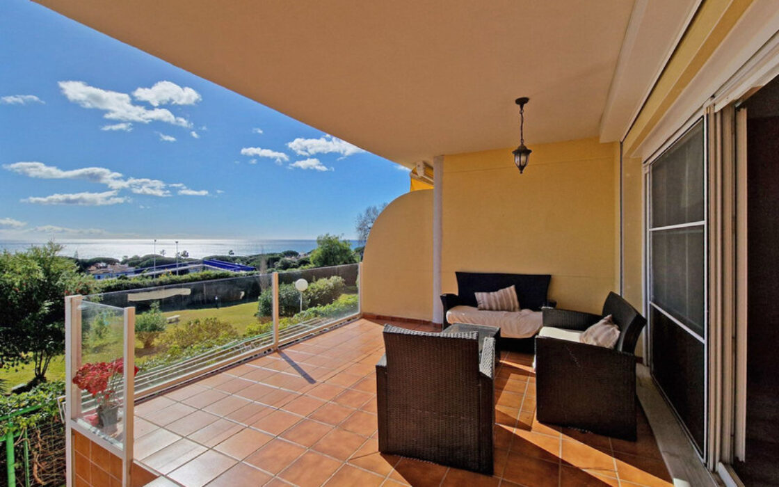 Квартира с террасой у моря в Марбелье, 154 кв.м, 3 спальни