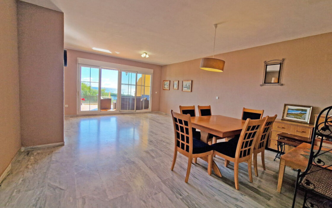 Квартира с террасой у моря в Марбелье, 154 кв.м, 3 спальни