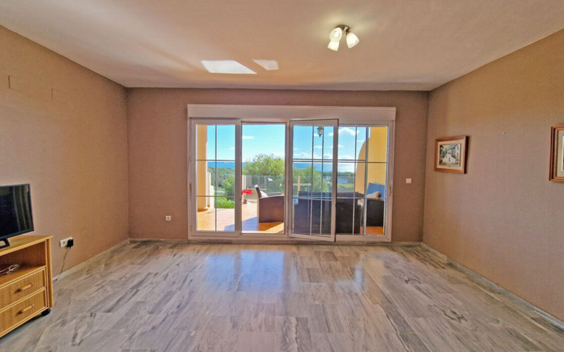 Квартира с террасой у моря в Марбелье, 154 кв.м, 3 спальни