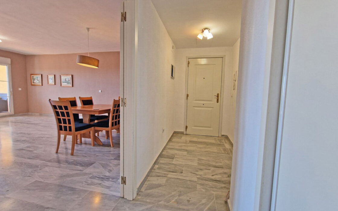 Квартира с террасой у моря в Марбелье, 154 кв.м, 3 спальни