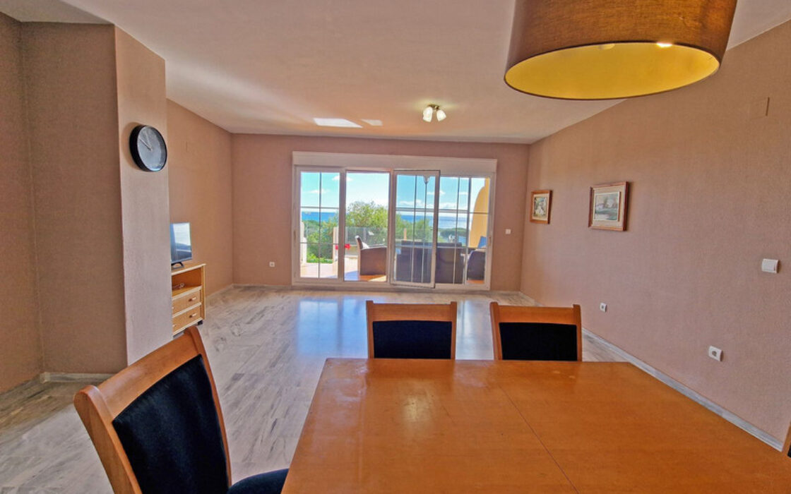 Квартира с террасой у моря в Марбелье, 154 кв.м, 3 спальни