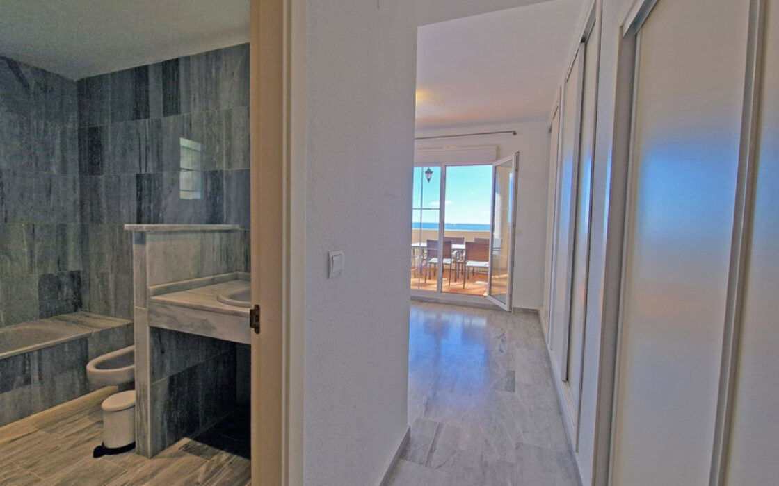 Квартира с террасой у моря в Марбелье, 154 кв.м, 3 спальни