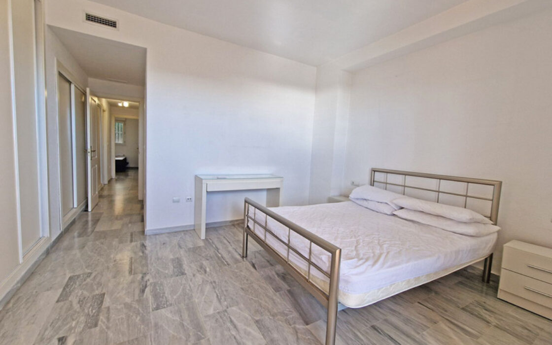 Квартира с террасой у моря в Марбелье, 154 кв.м, 3 спальни