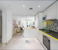 Елегантна квартира з 2 спальнями в Марбельї з терасою