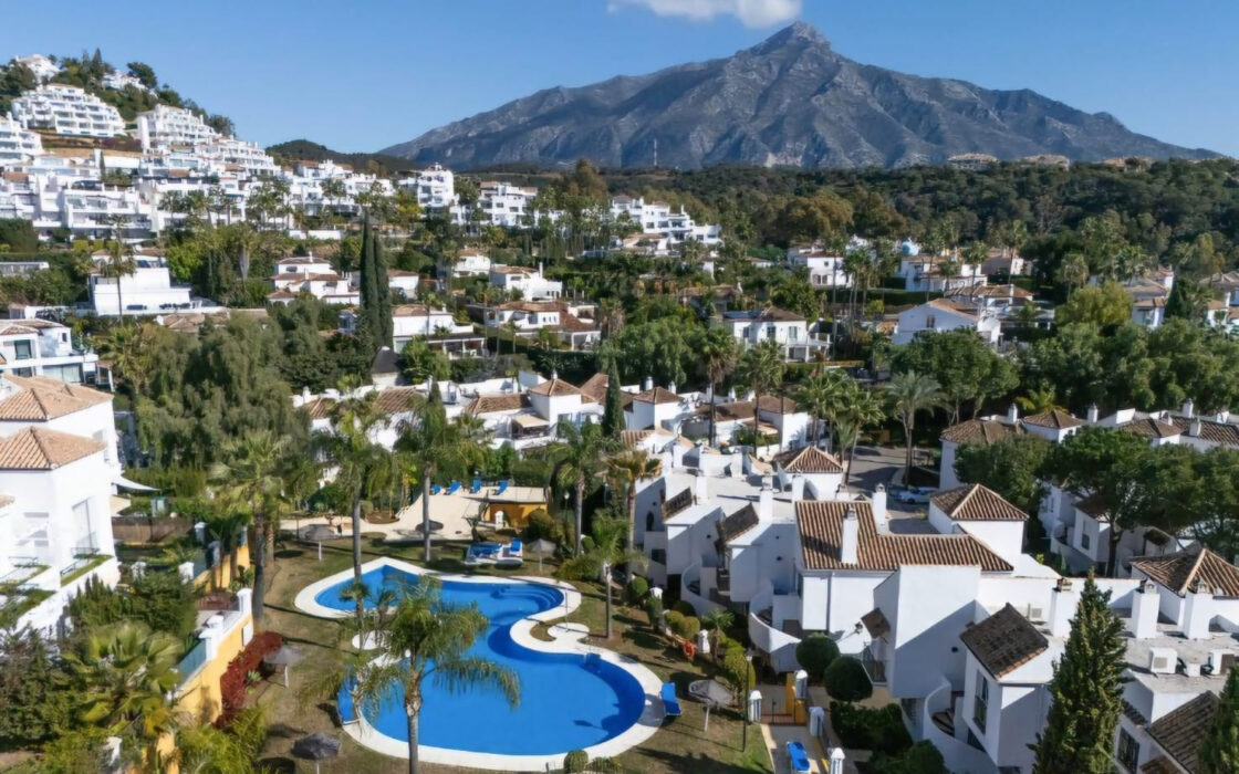 Елегантна квартира з 2 спальнями в Марбельї з терасою