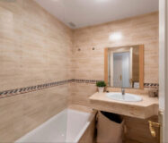 Елегантна квартира з 2 спальнями в Марбельї з терасою