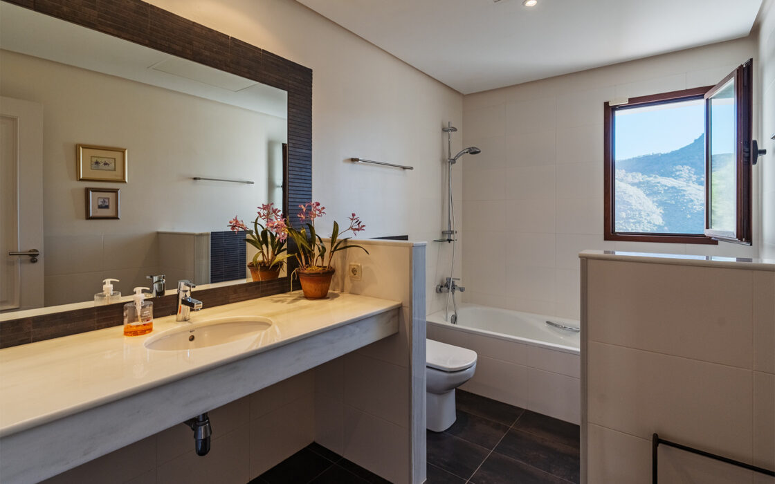 Вілла з панорамним видом на море в Бенахавісі 519 кв.м