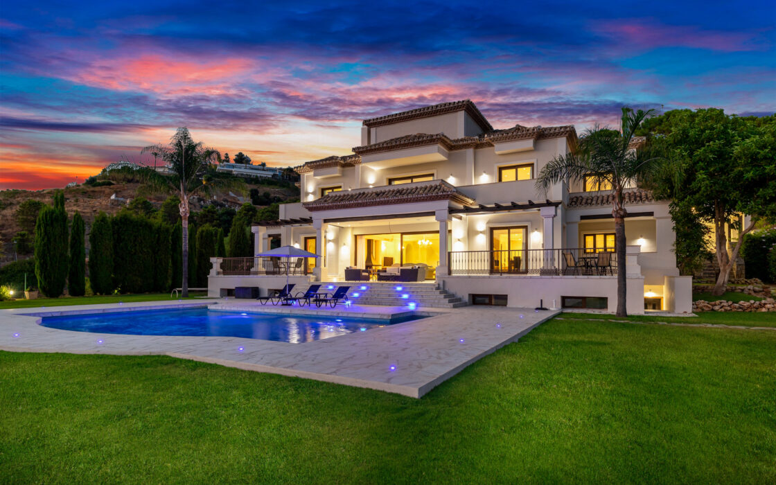 Загородний клуб в Бенахаві, 764 кв.м з терасою біля моря