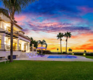 Загородний клуб в Бенахаві, 764 кв.м з терасою біля моря