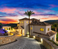 Загородний клуб в Бенахаві, 764 кв.м з терасою біля моря