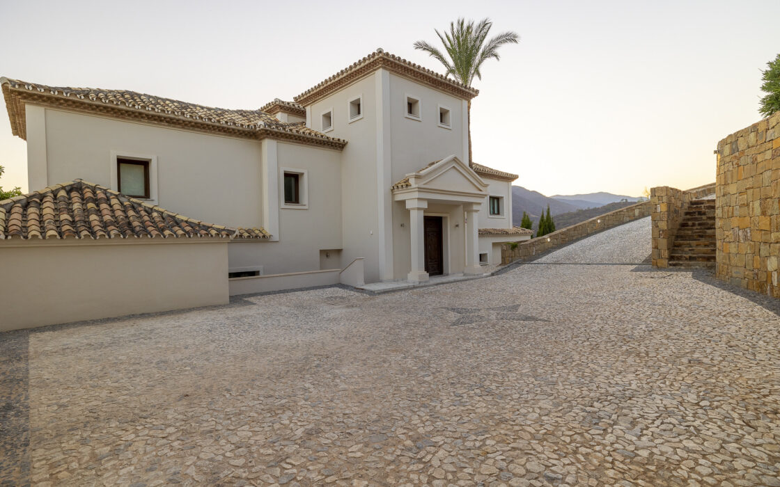 Загородний клуб в Бенахаві, 764 кв.м з терасою біля моря