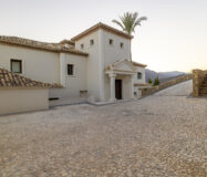 Загородний клуб в Бенахаві, 764 кв.м з терасою біля моря