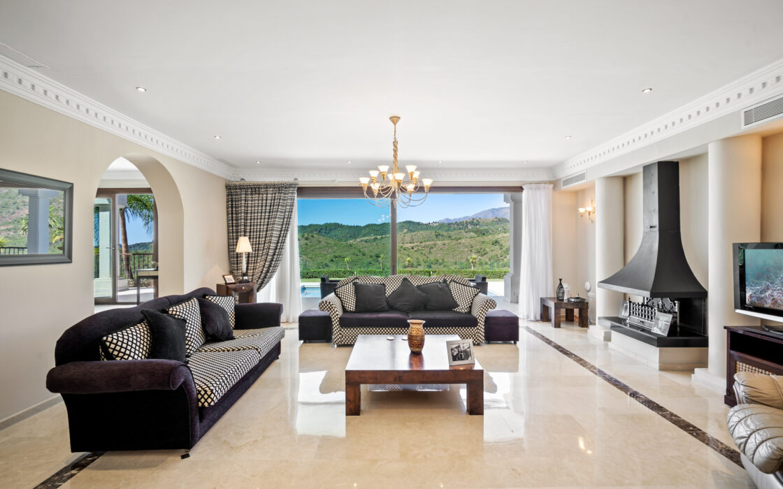 Загородний клуб в Бенахаві, 764 кв.м з терасою біля моря