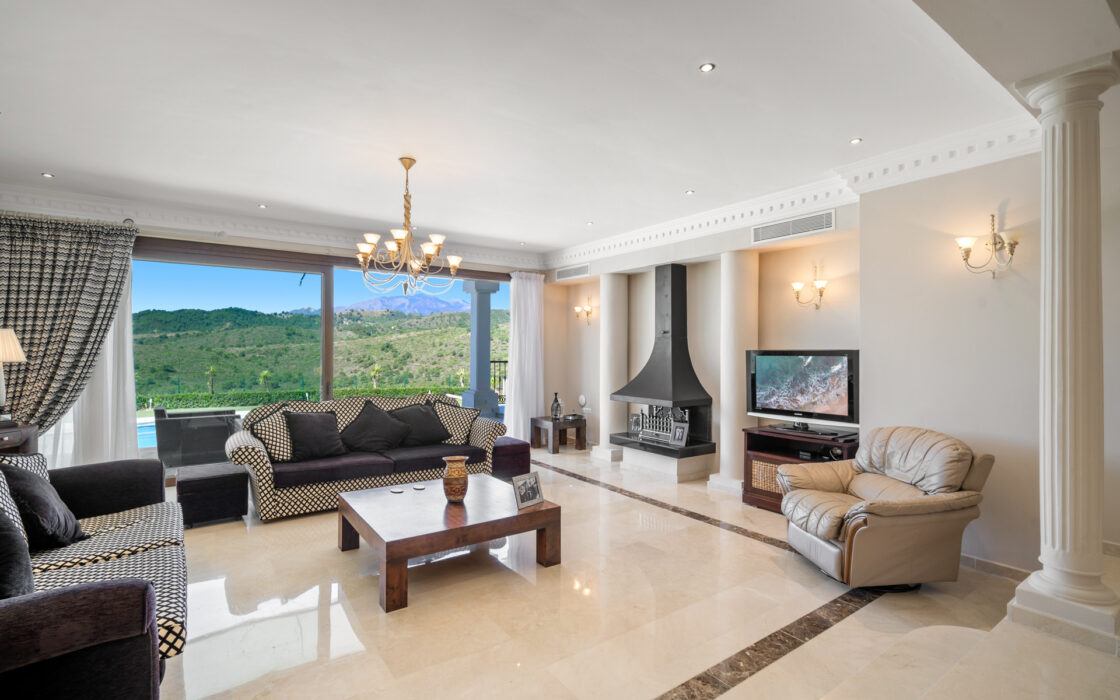 Загородний клуб в Бенахаві, 764 кв.м з терасою біля моря