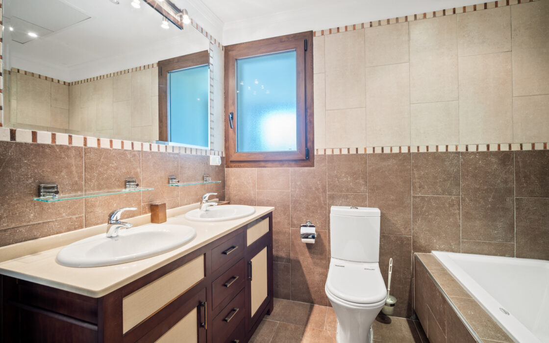 Загородний клуб в Бенахаві, 764 кв.м з терасою біля моря