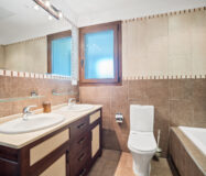 Загородний клуб в Бенахаві, 764 кв.м з терасою біля моря