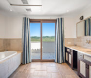 Загородний клуб в Бенахаві, 764 кв.м з терасою біля моря