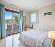 Загородний клуб в Бенахаві, 764 кв.м з терасою біля моря