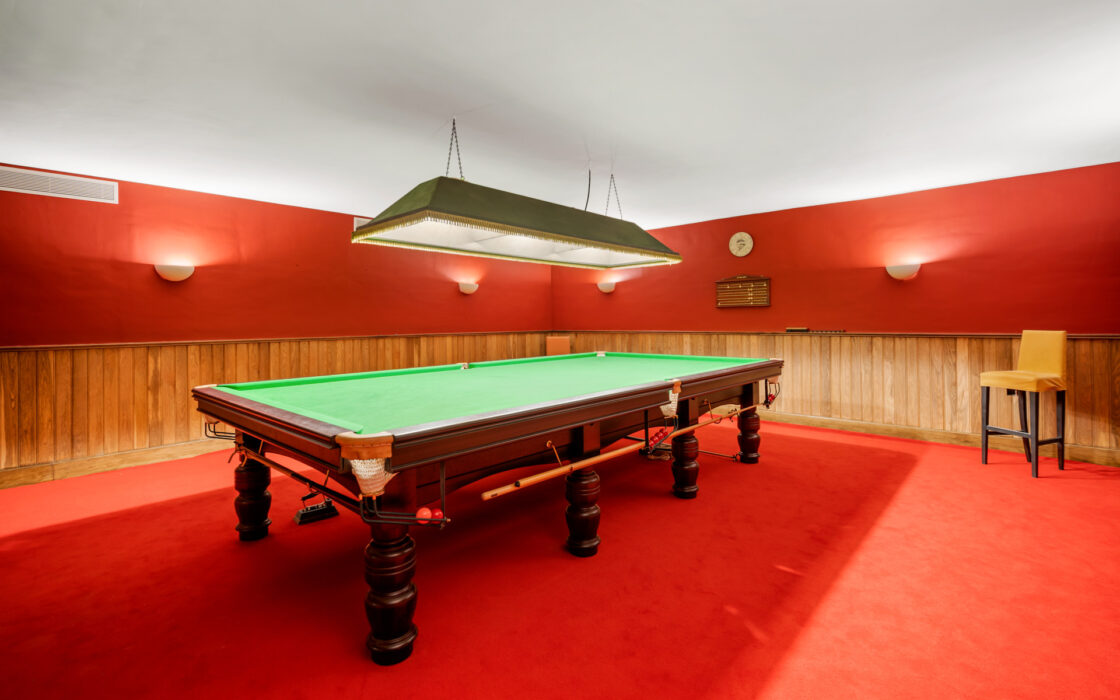 Загородний клуб в Бенахаві, 764 кв.м з терасою біля моря