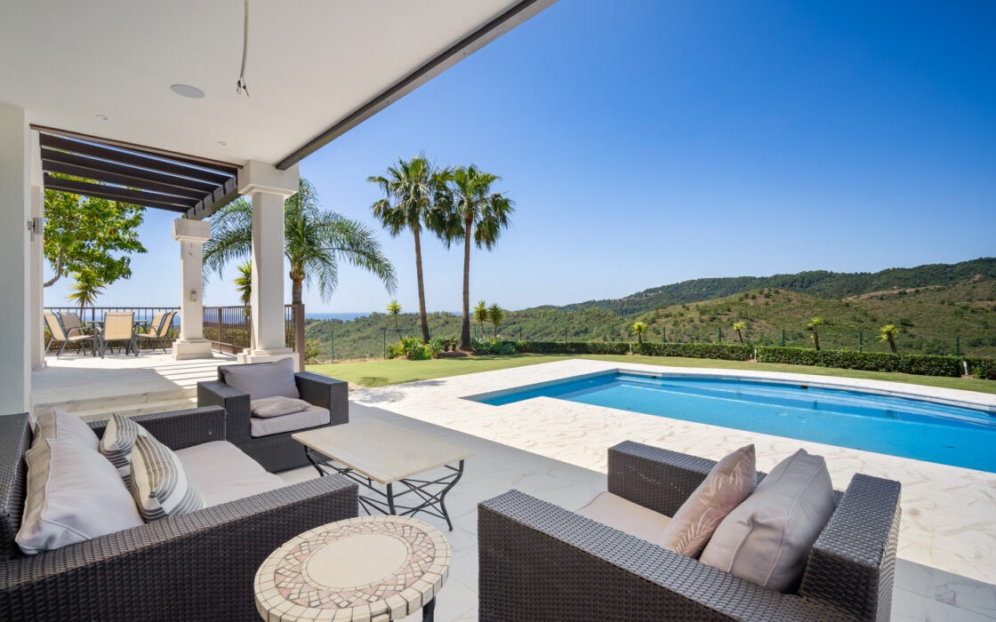 Загородний клуб в Бенахаві, 764 кв.м з терасою біля моря