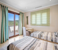 Загородний клуб в Бенахаві, 764 кв.м з терасою біля моря