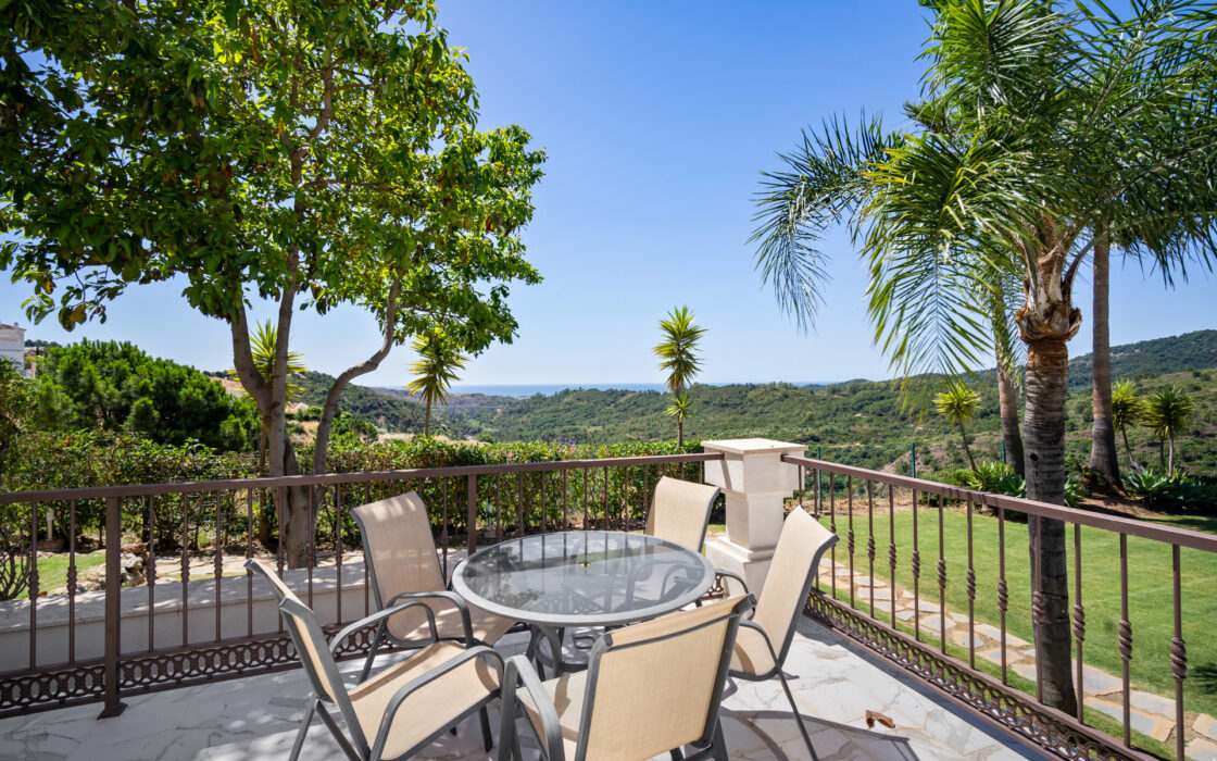 Загородний клуб в Бенахаві, 764 кв.м з терасою біля моря