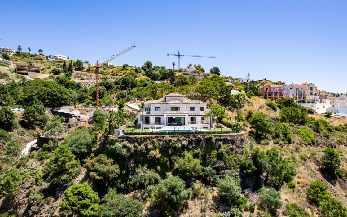 Загородний клуб в Бенахаві, 764 кв.м з терасою біля моря