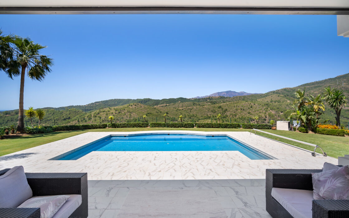 Загородний клуб в Бенахаві, 764 кв.м з терасою біля моря