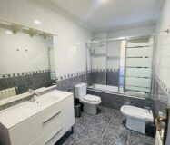 Вілла в Торрев’єсі 301 кв.м з басейном в 2.5 км від моря