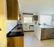 Вілла в Торрев’єсі 301 кв.м з басейном в 2.5 км від моря