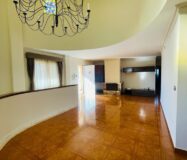 Вілла в Торрев’єсі 301 кв.м з басейном в 2.5 км від моря