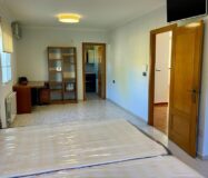 Вілла в Торрев’єсі 301 кв.м з басейном в 2.5 км від моря