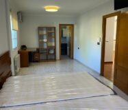 Вілла в Торрев’єсі 301 кв.м з басейном в 2.5 км від моря