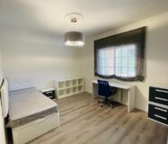 Вілла в Торрев’єсі 301 кв.м з басейном в 2.5 км від моря