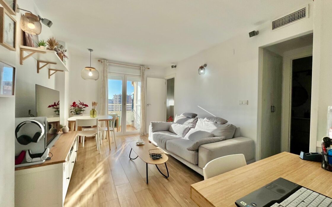 Апартаменты в Торревьехе 62 кв.м с террасой и бассейном