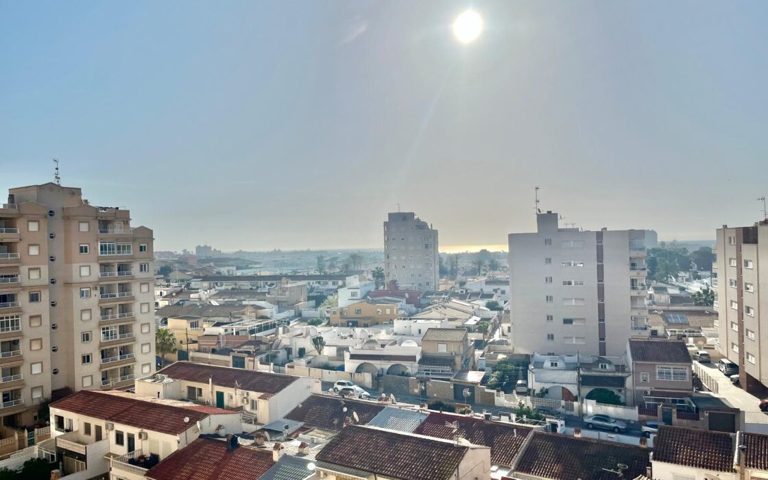 Апартаменты в Торревьехе 62 кв.м с террасой и бассейном