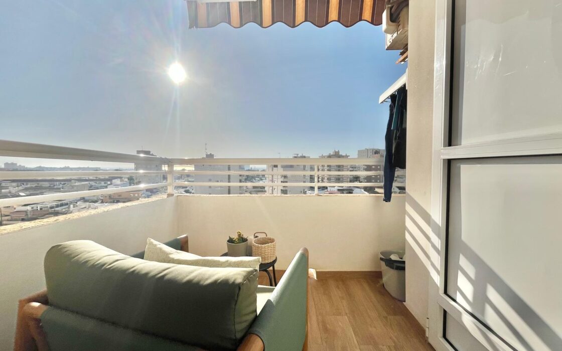 Апартаменты в Торревьехе 62 кв.м с террасой и бассейном