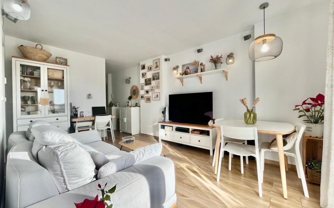 Апартаменты в Торревьехе 62 кв.м с террасой и бассейном