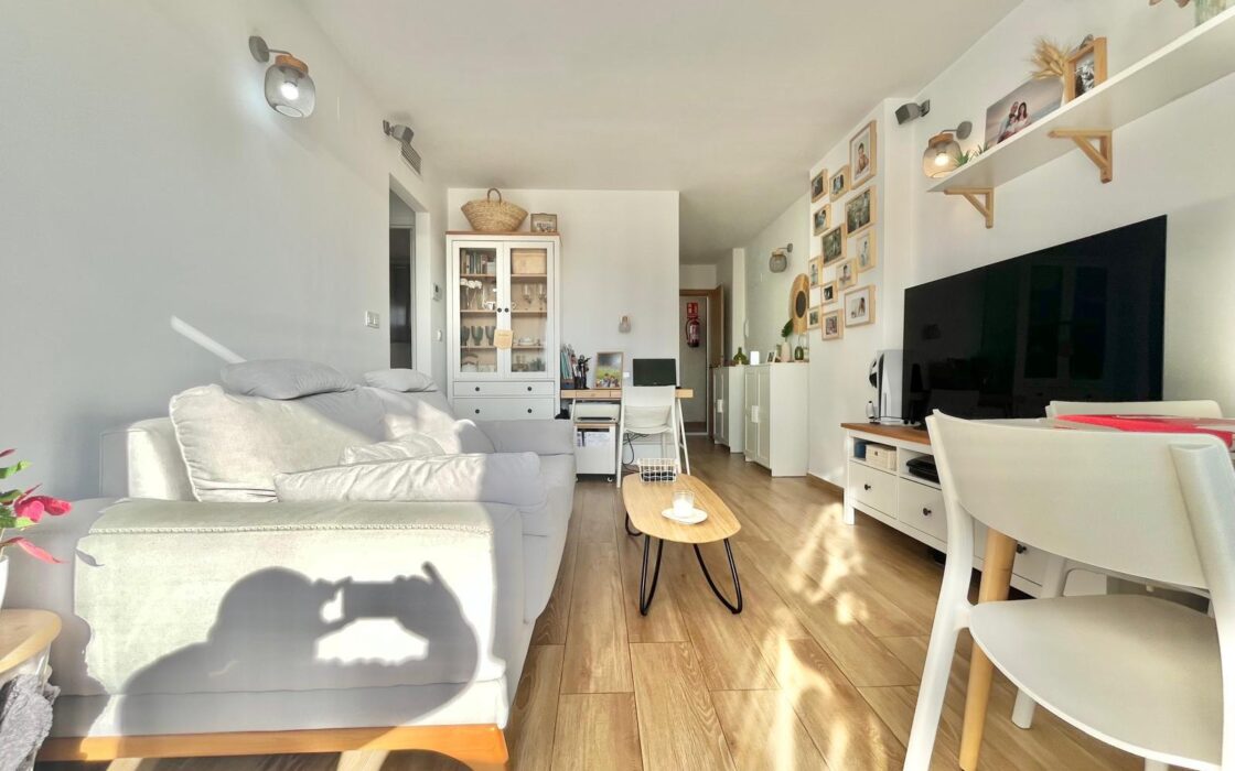 Апартаменты в Торревьехе 62 кв.м с террасой и бассейном