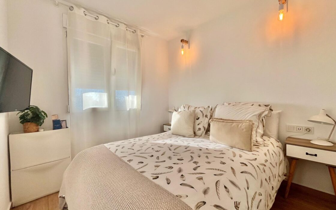 Апартаменты в Торревьехе 62 кв.м с террасой и бассейном