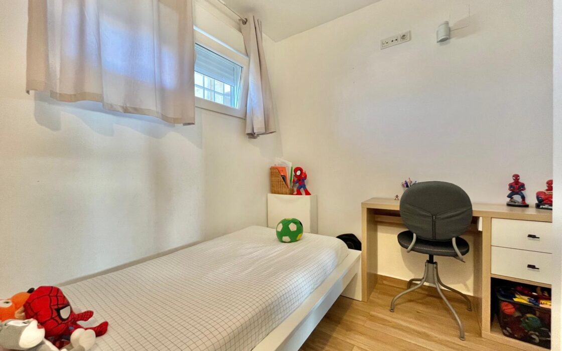 Апартаменты в Торревьехе 62 кв.м с террасой и бассейном