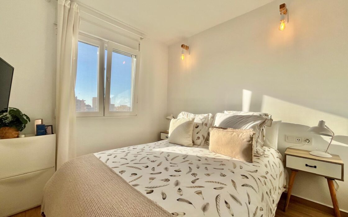 Апартаменты в Торревьехе 62 кв.м с террасой и бассейном