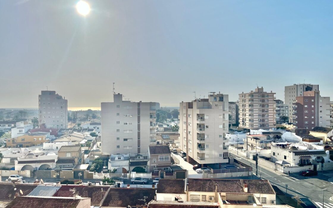 Апартаменты в Торревьехе 62 кв.м с террасой и бассейном