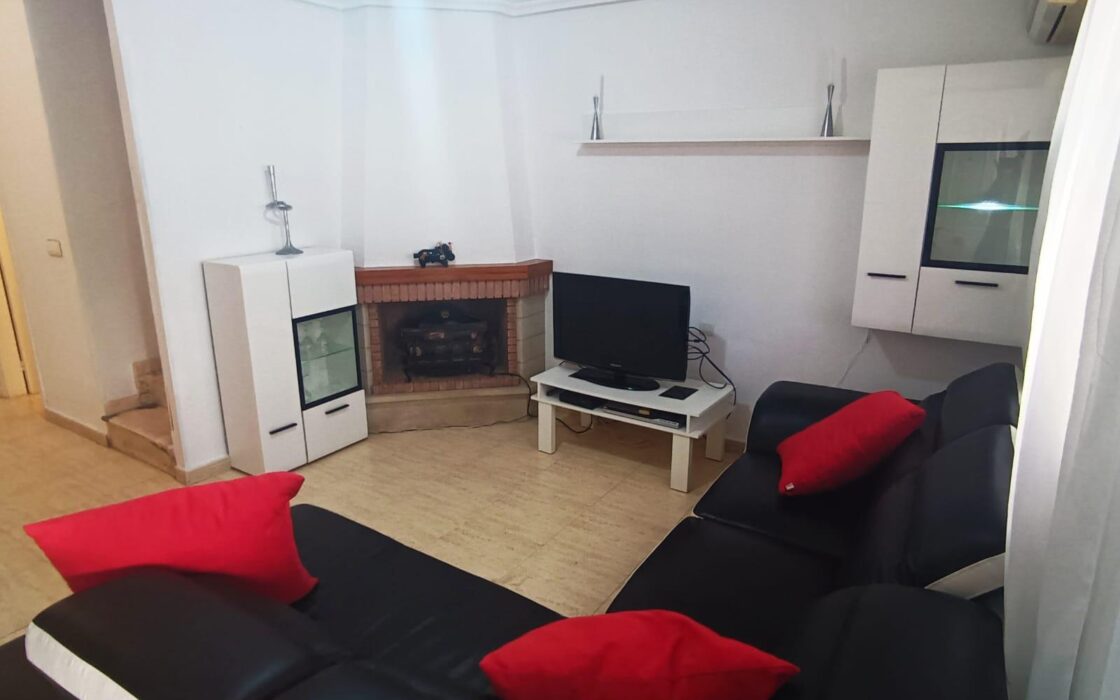 Дом в Торревьехе у моря с террасой и 3 комнатами 85 кв.м