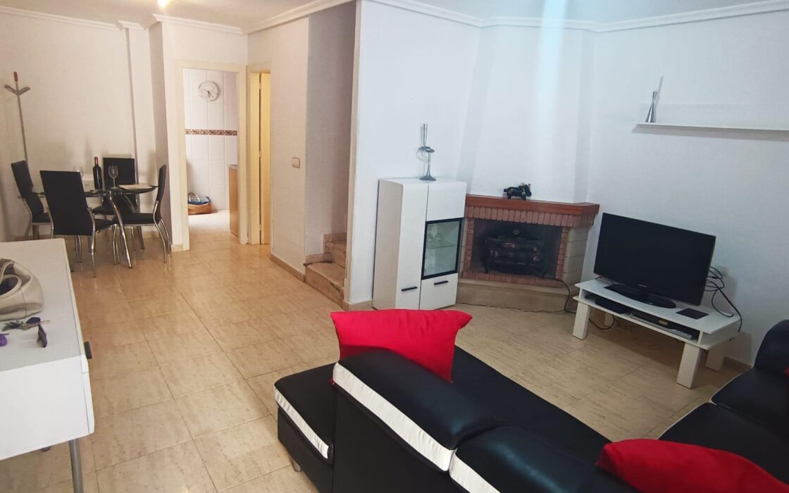 Дом в Торревьехе у моря с террасой и 3 комнатами 85 кв.м