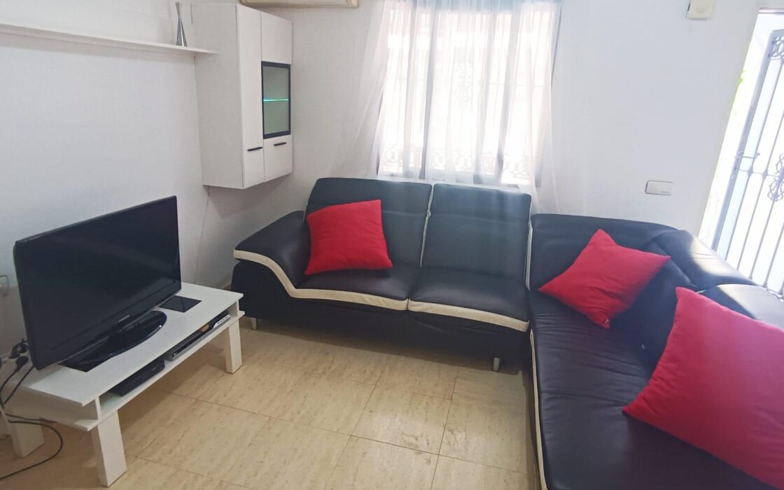 Дом в Торревьехе у моря с террасой и 3 комнатами 85 кв.м