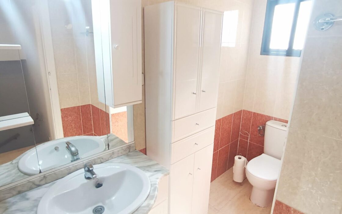 Дом в Торревьехе у моря с террасой и 3 комнатами 85 кв.м